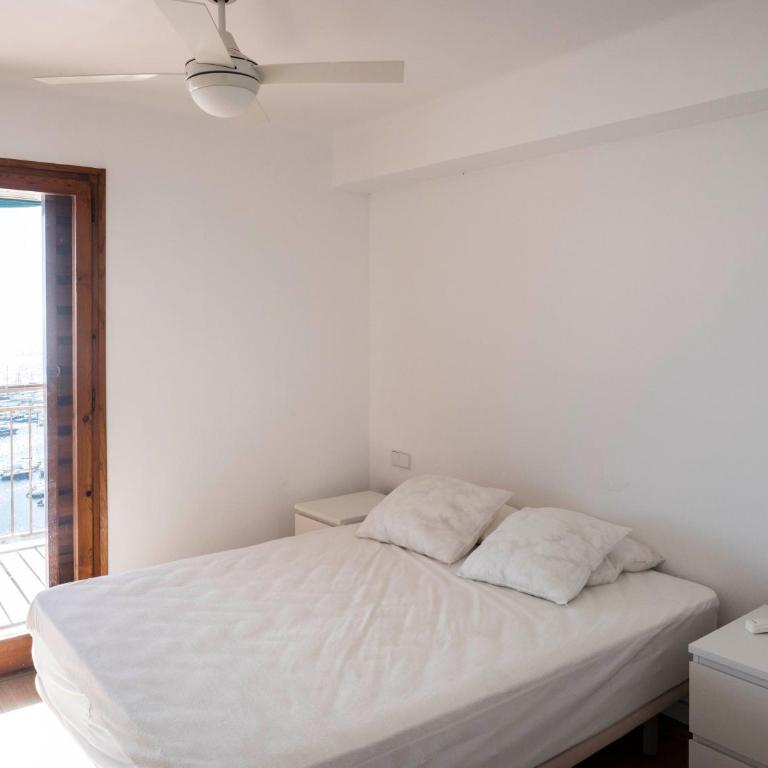Seafront apartment with parking - Apartamento de 2 dormitorios con terraza y vistas al mar - 2