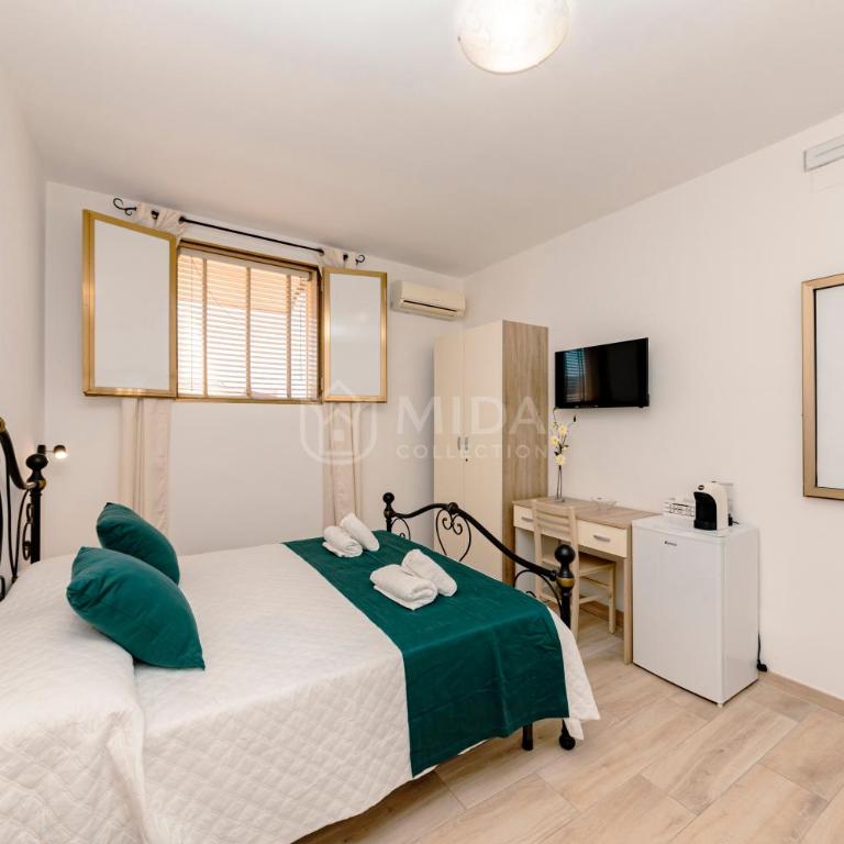 LORY'S HOUSE - Triple Room with Private Bathroom - 4