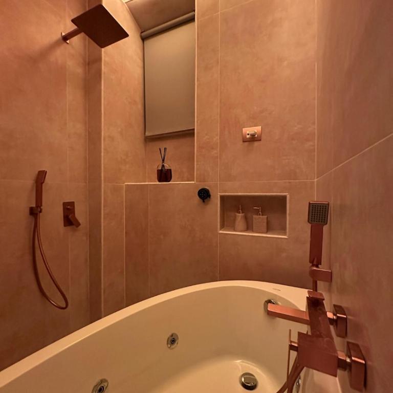 A Dolce Casa Romana Lux Jacuzzi Metro A 2 min - Appartamento Deluxe con 1 Camera da Letto - 58