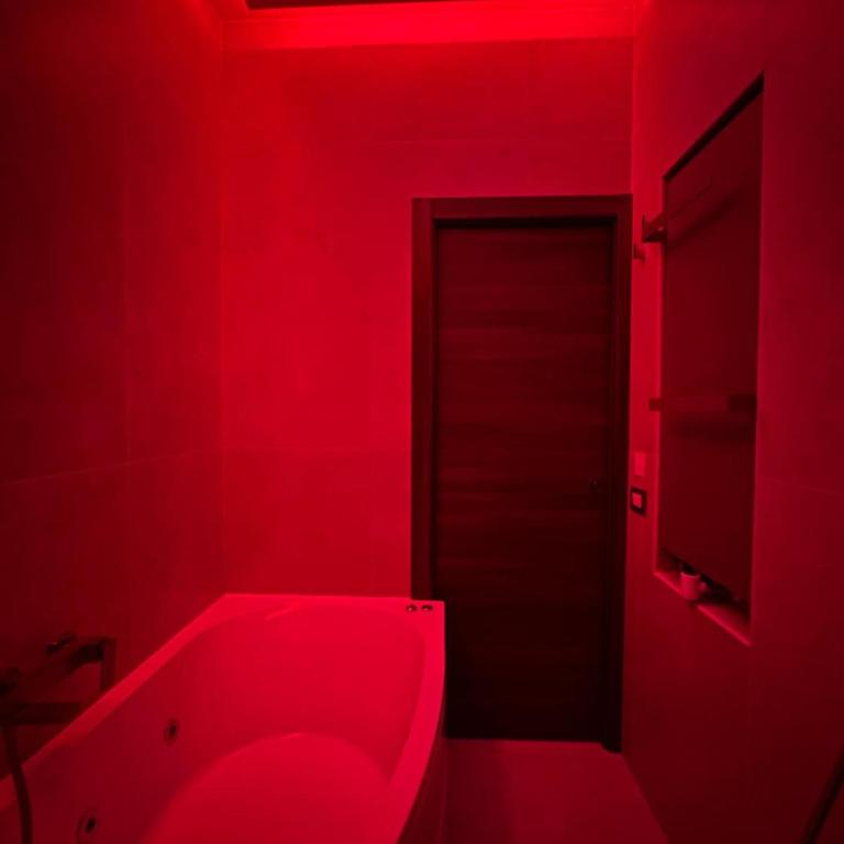 A Dolce Casa Romana Lux Jacuzzi Metro A 2 min - Appartamento Deluxe con 1 Camera da Letto - 55