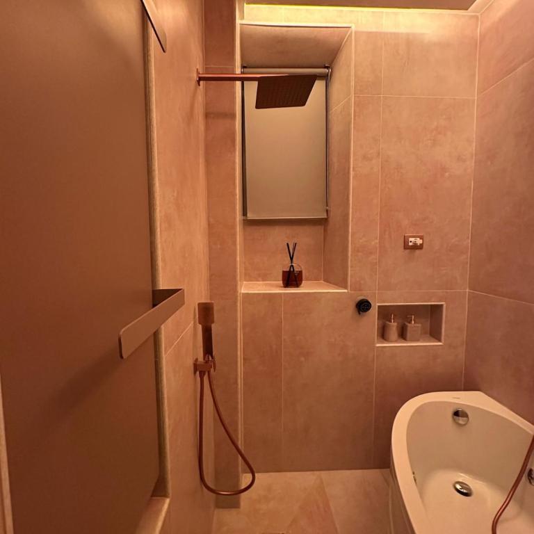 A Dolce Casa Romana Lux Jacuzzi Metro A 2 min - Appartamento Deluxe con 1 Camera da Letto - 25