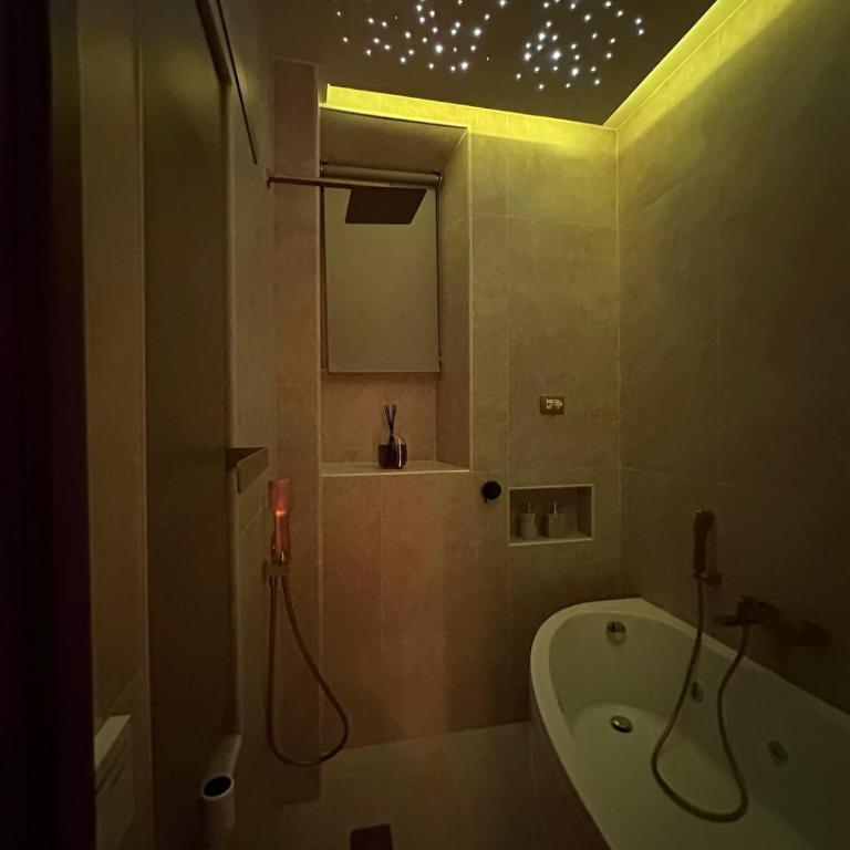 A Dolce Casa Romana Lux Jacuzzi Metro A 2 min - Appartamento Deluxe con 1 Camera da Letto - 54