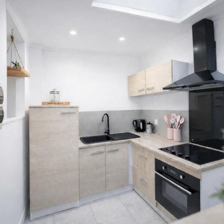 La Dodane - Maison Cosy en Centre Ville - St Leu - 2 min des Quais - Appartement 2 Chambres - 8