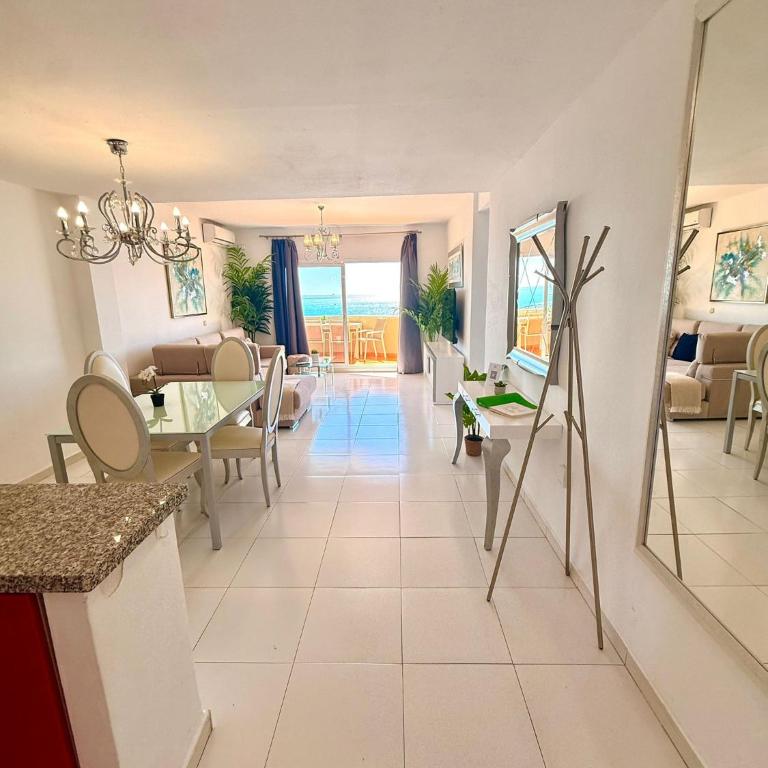Large Deluxe Front Sea View Apartment Benalbeach - Apartment with Sea View - 19