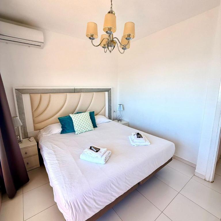 Large Deluxe Front Sea View Apartment Benalbeach - Apartment with Sea View - 10