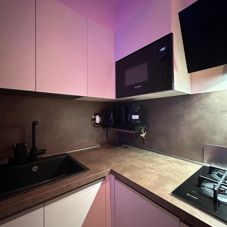 A Dolce Casa Romana Lux Jacuzzi Metro A 2 min - Appartamento Deluxe con 1 Camera da Letto - 60