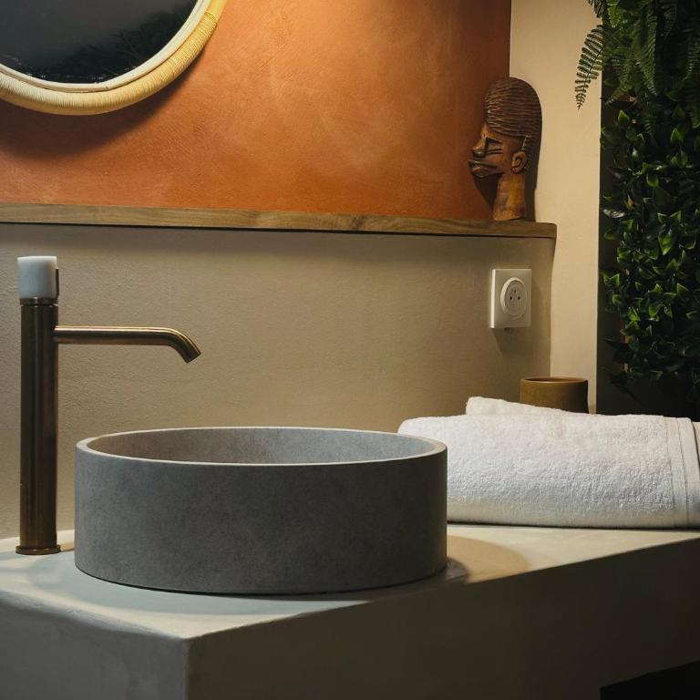 Le Jacaranda - Suite africaine - Sauna & Netflix - One-Bedroom Apartment - 9