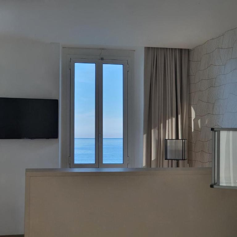 Sublimis Boutique Hotel, WorldHotels Elite - Comfort Queen Room with Terrace and Sea View - Non-Smoking - 8