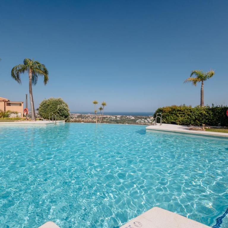 Penthouse with stunning sea and mountain views in Benahavís - Apartamento de 2 dormitorios - 68