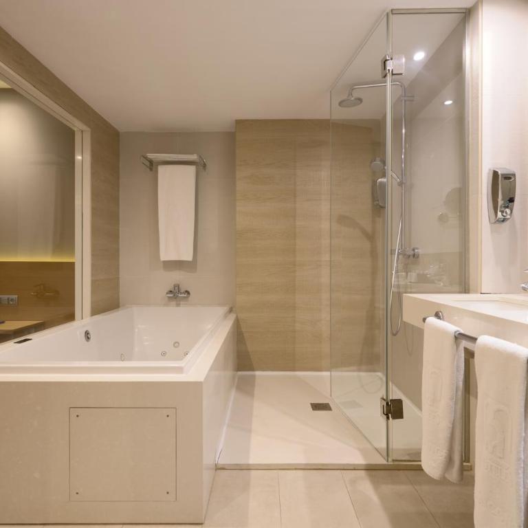 M.A. Hotel Sevilla Congresos - Suite Junior - 17
