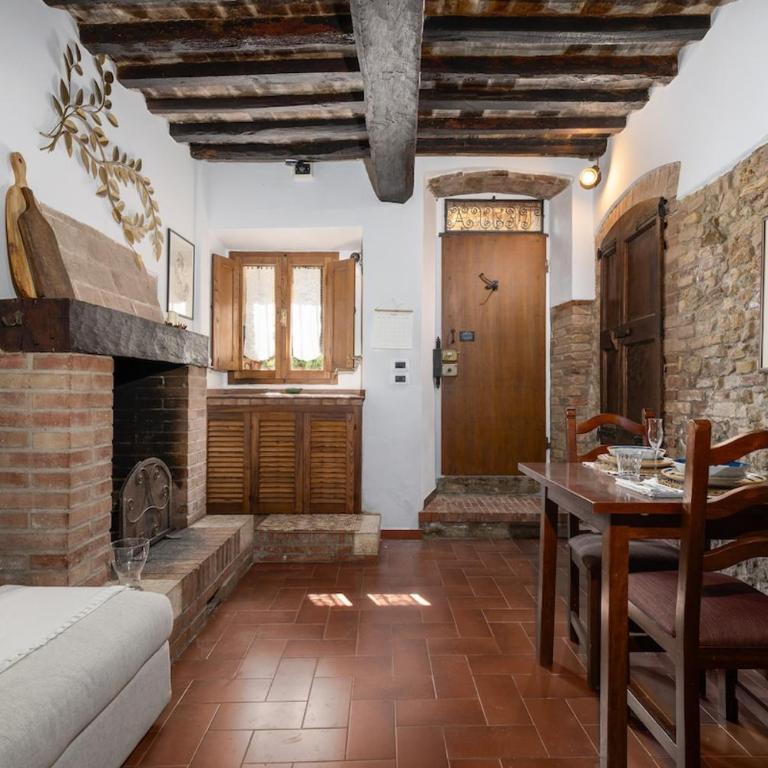 Charme Cugnanesi - 2 room apartment in the medieval heart - Appartamento con 1 Camera da Letto - 4