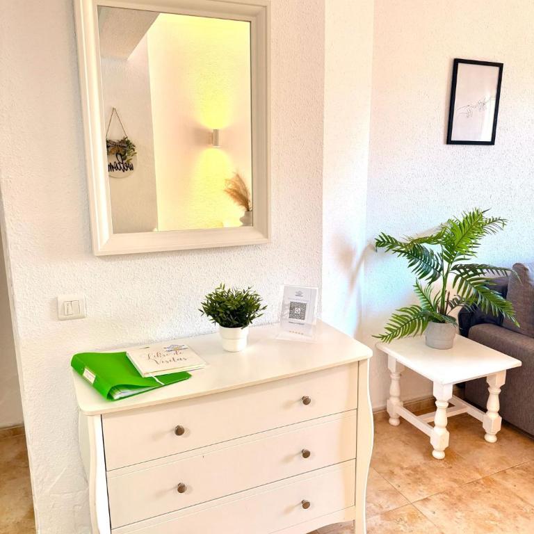 Lovely Sea and Garden View Apartment Benalbeach - Apartamento con terraza - 12