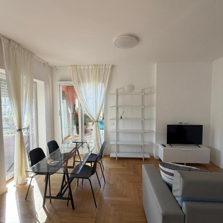 Trilocale Moderno con Terrazzo e Parcheggio - Appartamento con 2 Camere da Letto - 17