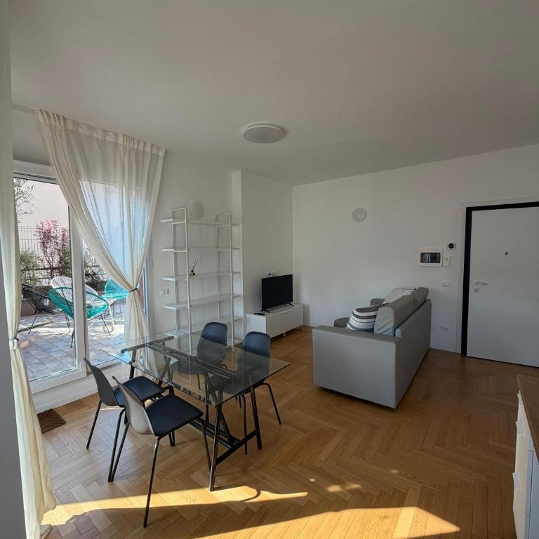 Trilocale Moderno con Terrazzo e Parcheggio - Appartamento con 2 Camere da Letto - 20