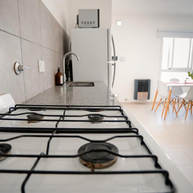 Temporario Sur, para 4 personas con jardín y escritorio, zona IUPA en Gral Roca - Apartamento familiar de 1 dormitorio - 32
