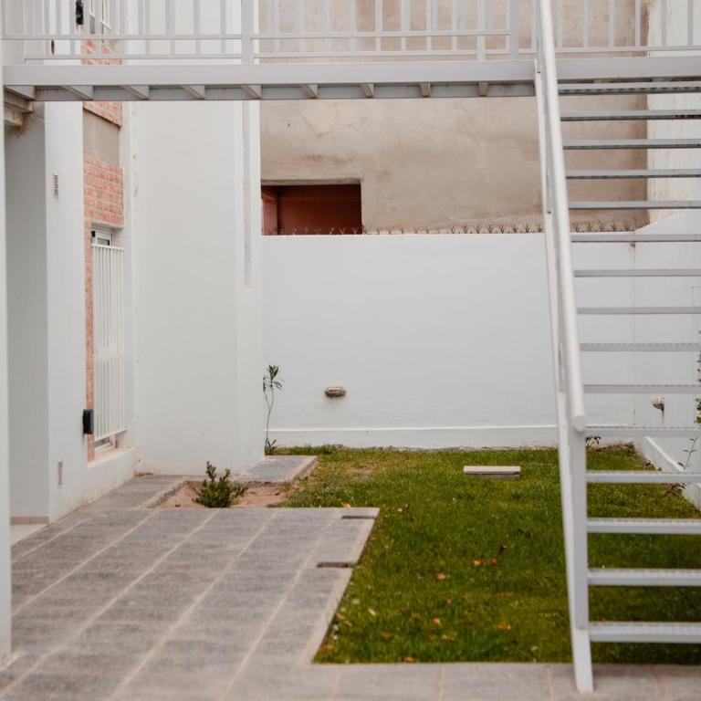 Temporario Sur, para 4 personas con jardín y escritorio, zona IUPA en Gral Roca - Apartamento de 1 dormitorio - 21
