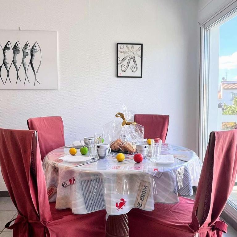 Maison de vacances avec terrasse, jardin, garage, animaux acceptés à Royan - FR-1-494-116 - Vacation Home - 9