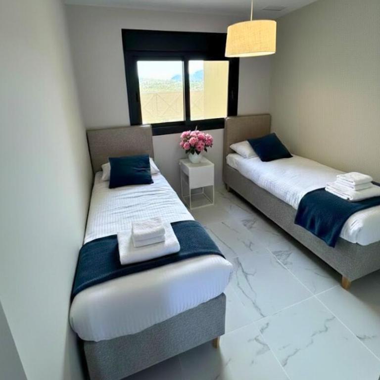 Eagle Tower Benidorm - EAGLE VIEW - 3 bedrooms - Three-Bedroom Apartment with Sea View - 4