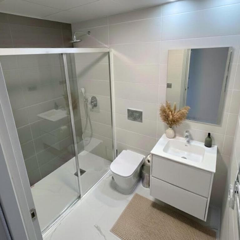 Eagle Tower Benidorm - EAGLE VIEW - 3 bedrooms - Three-Bedroom Apartment with Sea View - 6