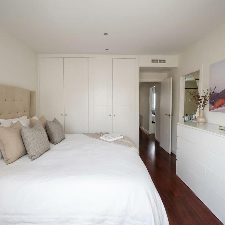 Private F1 House Madrid Direct Track Views - Four-Bedroom House - 3