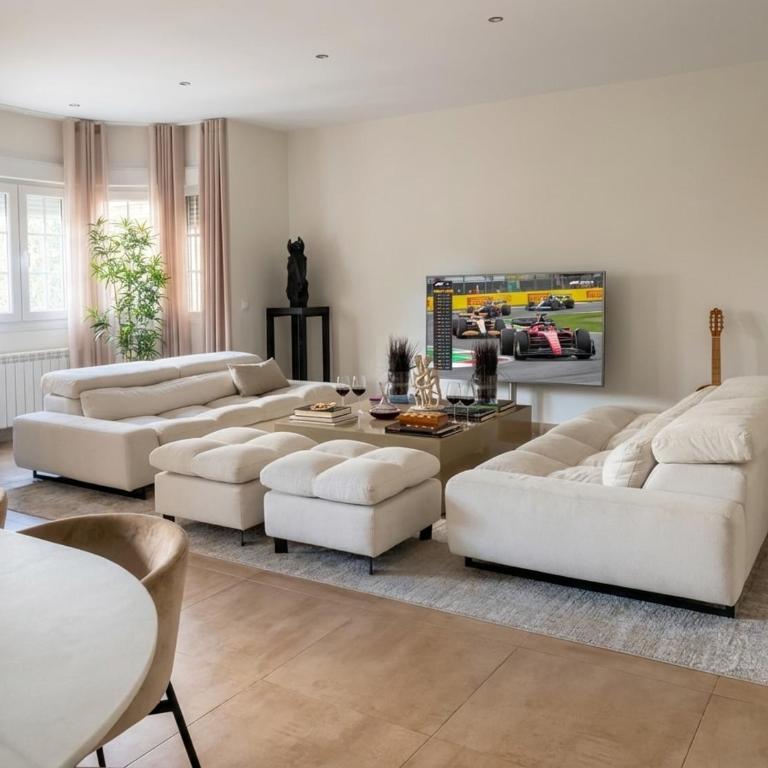 Private F1 House Madrid Direct Track Views - Four-Bedroom House - 6