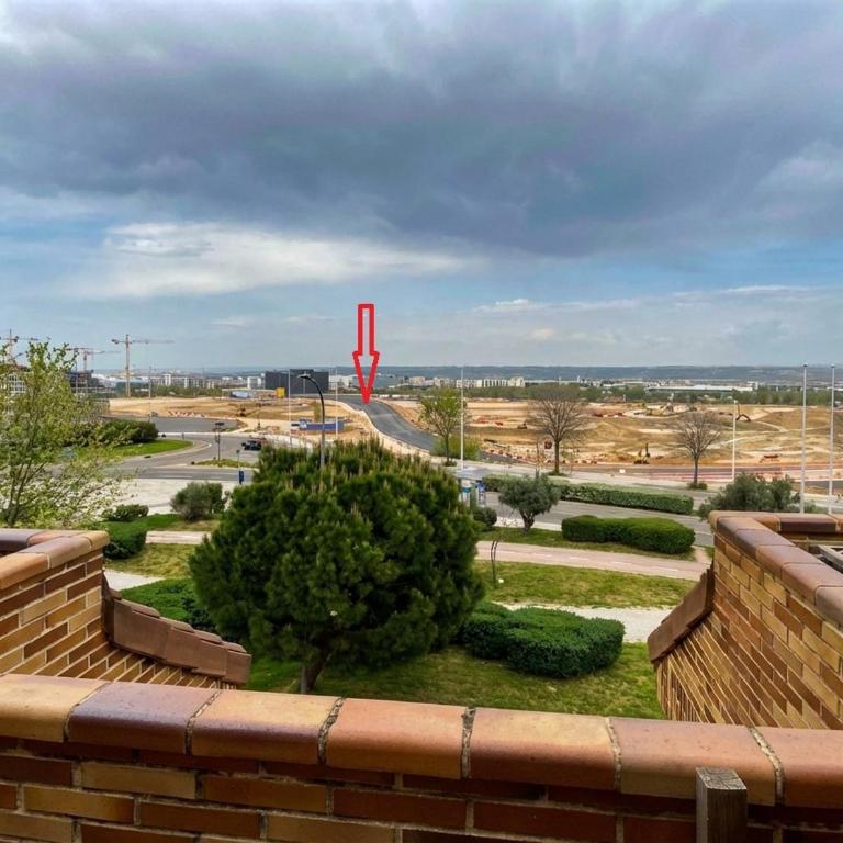 Private F1 House Madrid Direct Track Views - Four-Bedroom House - 7
