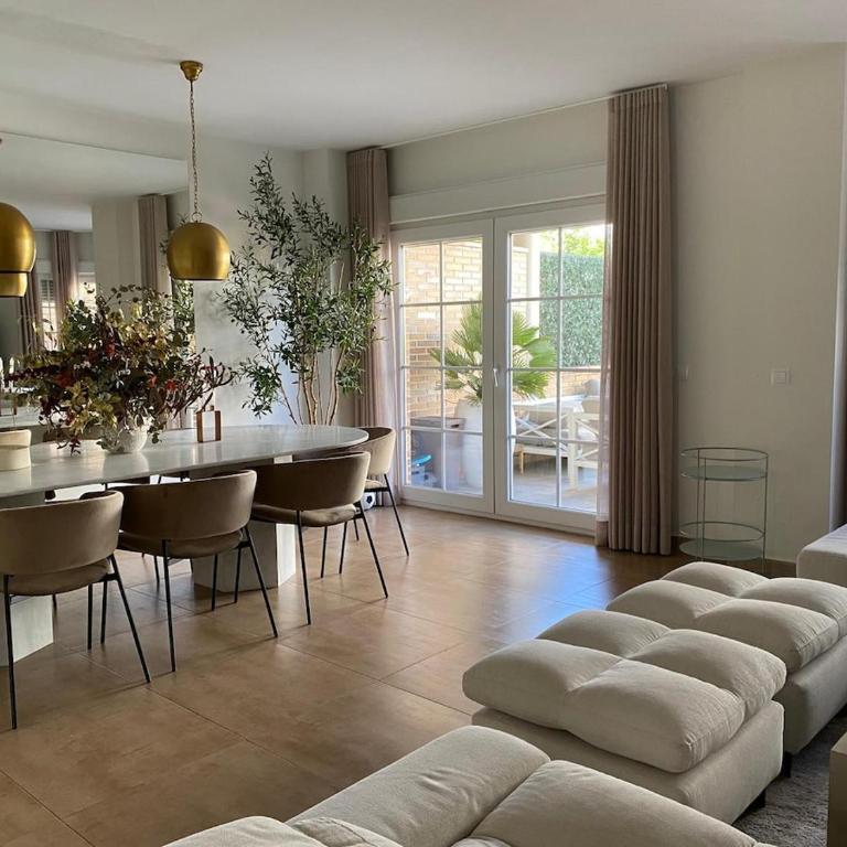 Private F1 House Madrid Direct Track Views - Four-Bedroom House - 25