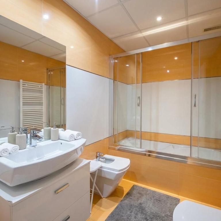 Private F1 House Madrid Direct Track Views - Four-Bedroom House - 28