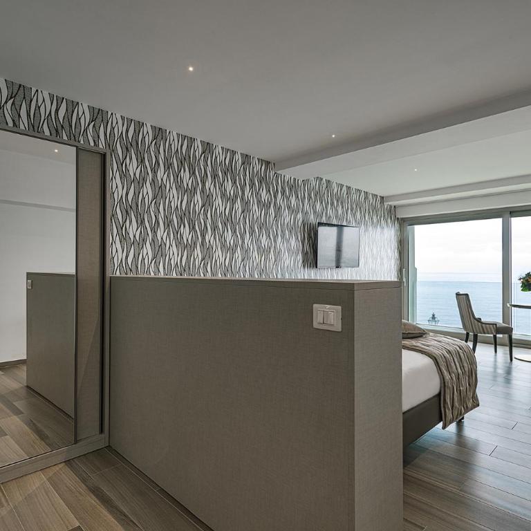 Sublimis Boutique Hotel, WorldHotels Elite - Junior Queen Suite with Sea View - Non-Smoking - 7