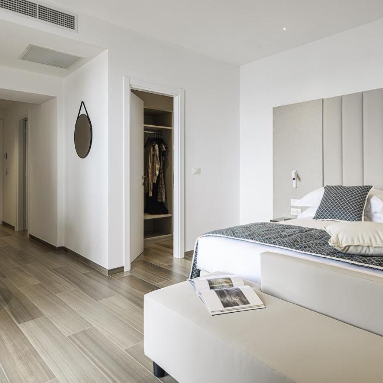 Sublimis Boutique Hotel, WorldHotels Elite - Deluxe Queen Room with Terrace and Sea View - Non-Smoking - 13