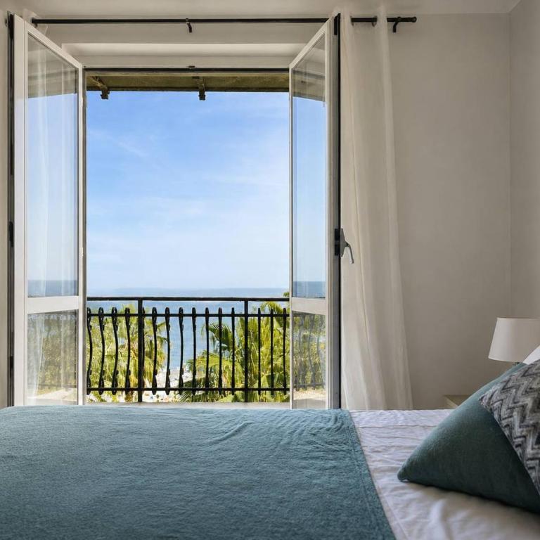 Riviera House - Two-Bedroom Apartment with Balcony and Sea View - 2