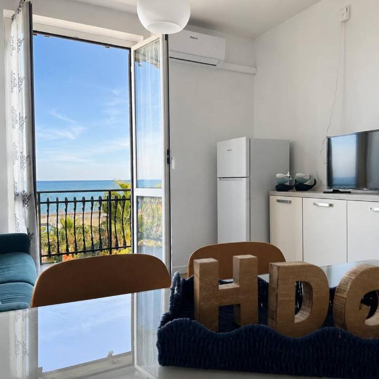 Riviera House - Two-Bedroom Apartment with Balcony and Sea View - 4