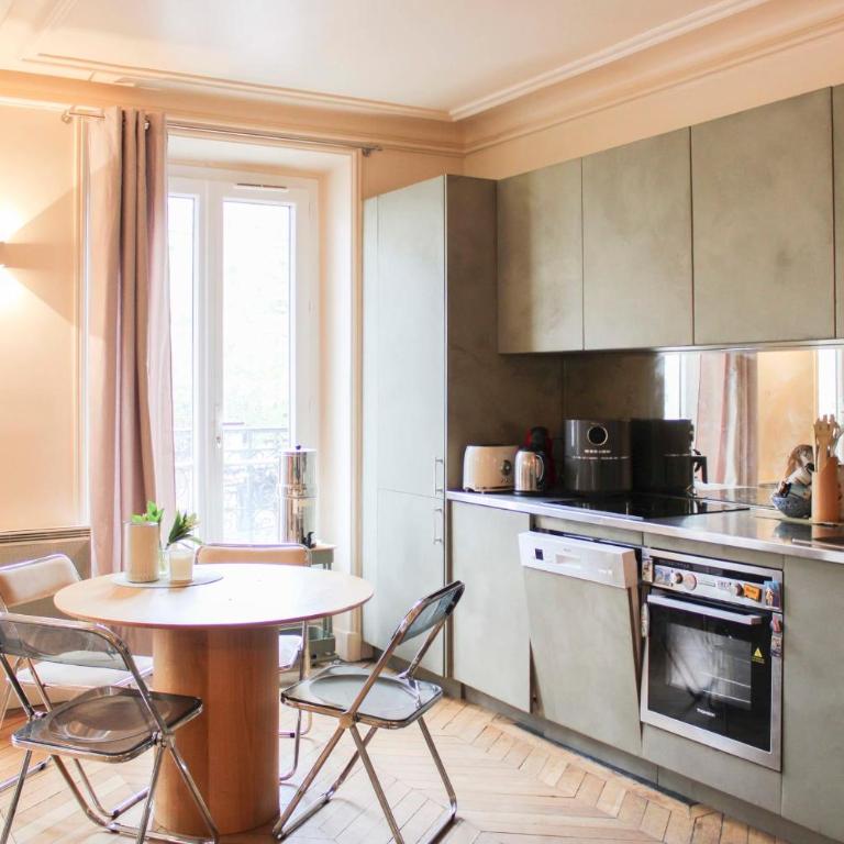 Appartement charmant avec balcon à Paris 11 - Appartement - 5