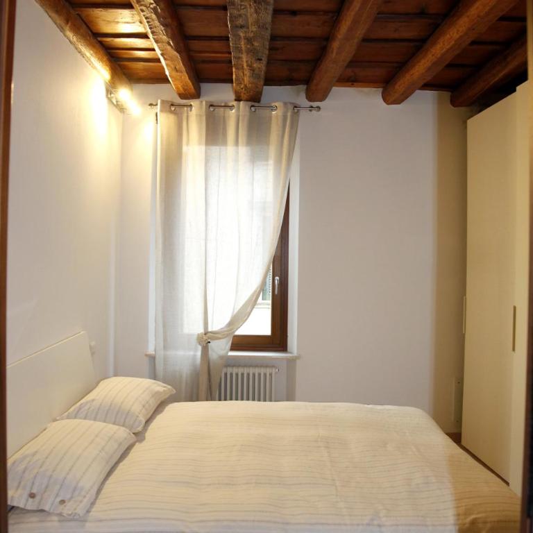 Centre 2 bedroom Flat - Two-Bedroom Apartment - 10