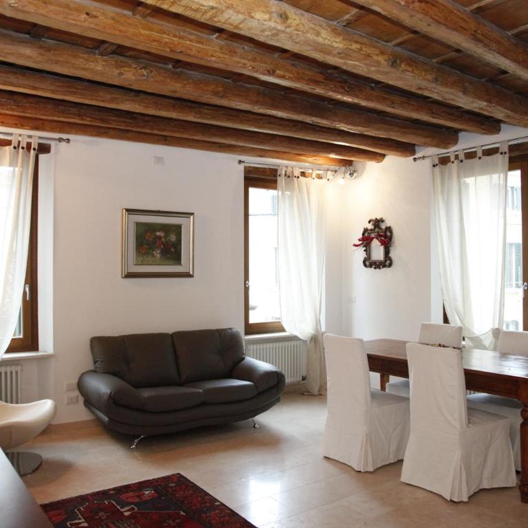 Centre 2 bedroom Flat - Two-Bedroom Apartment - 5