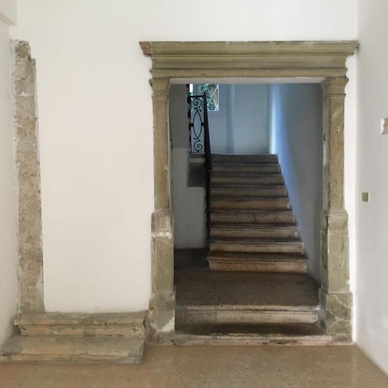 Centre 2 bedroom Flat - Two-Bedroom Apartment - 16