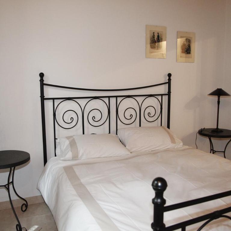Centre 2 bedroom Flat - Two-Bedroom Apartment - 8