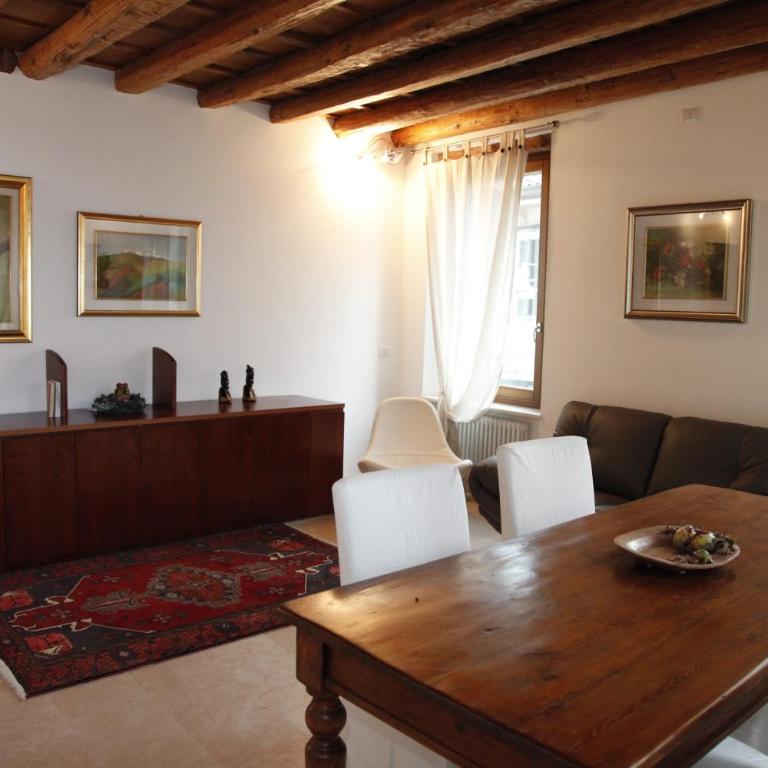 Centre 2 bedroom Flat - Two-Bedroom Apartment - 4
