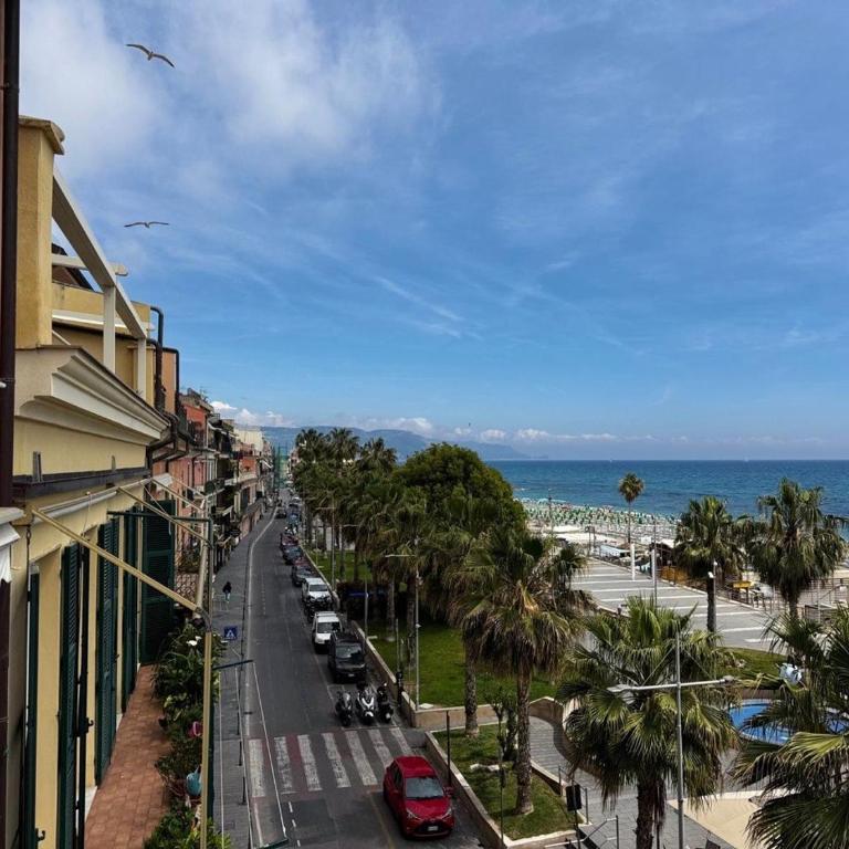 Riviera House - Two-Bedroom Apartment with Balcony and Sea View - 10