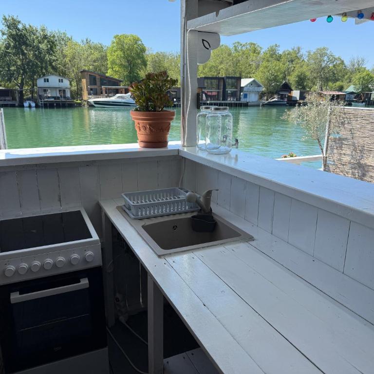 Ada Gioia - Two-Bedroom Chalet - 9