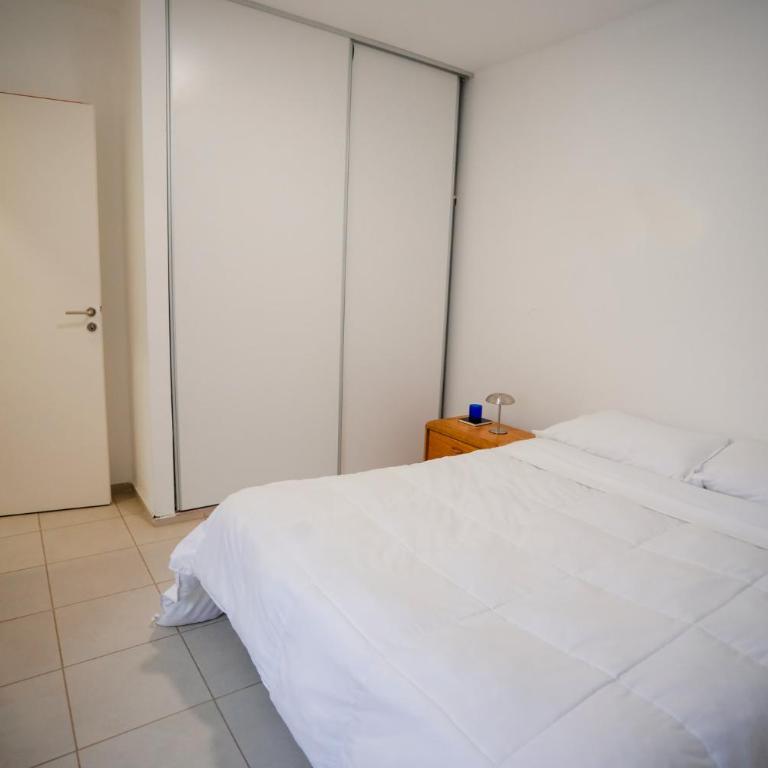 Temporario Sur, para 4 personas con jardín y escritorio, zona IUPA en Gral Roca - Apartamento de 1 dormitorio - 51