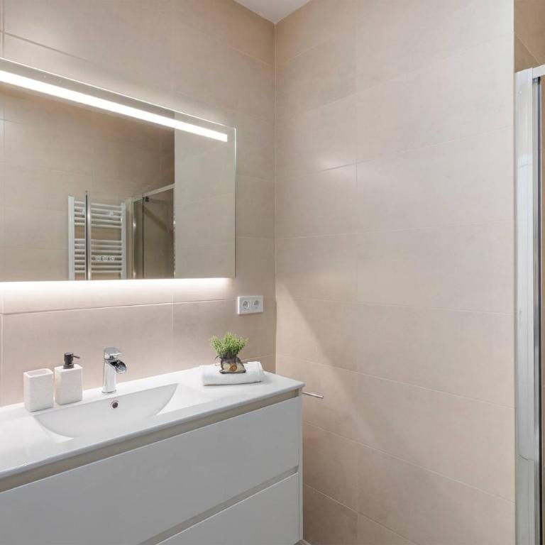 Modern 2BR Marbella Centre Pool & Terrace - Apartamento - 19