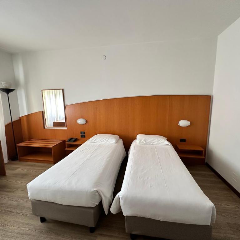 Hotel Cristallo - Camera Doppia con Letti Singoli - 3