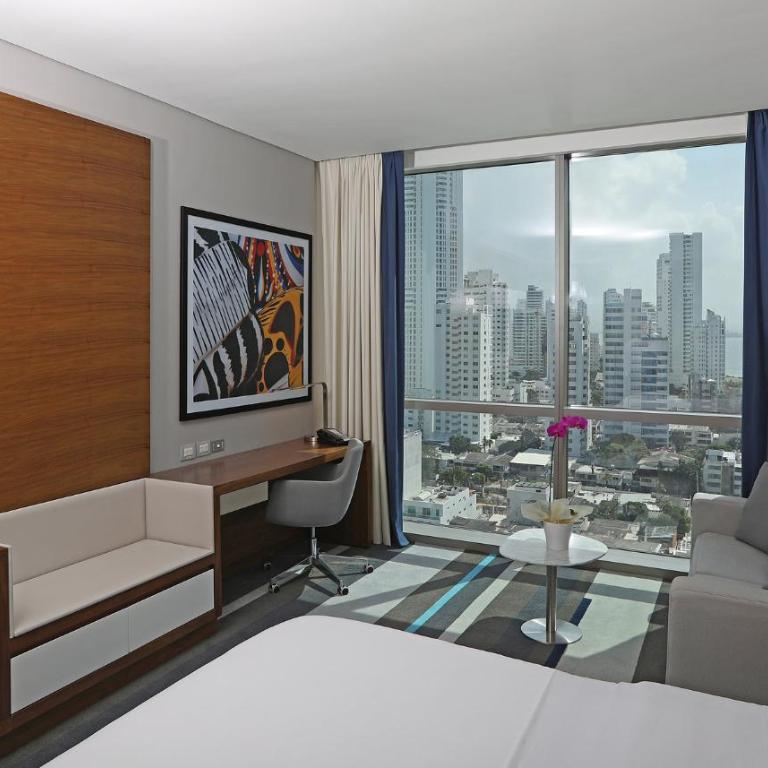 Hotel InterContinental Cartagena by IHG - Habitación Clásica con cama extragrande y vistas a la ciudad - 4