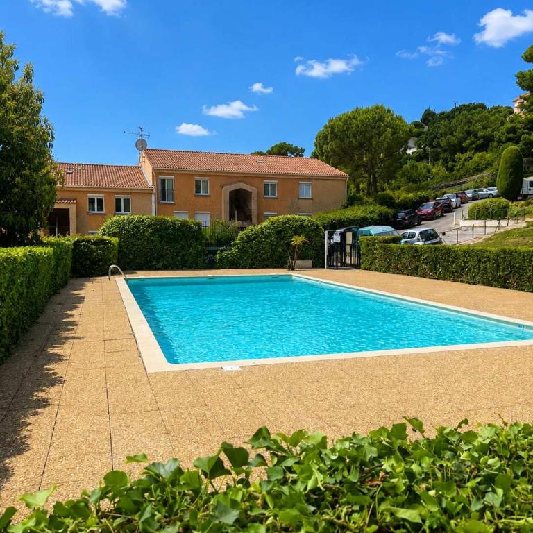 Elegant cocon avec piscine et parking prive - Apartment - 4