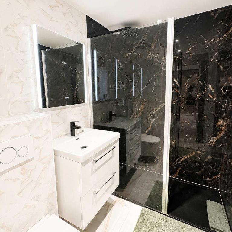 Elegant cocon avec piscine et parking prive - Apartment - 7