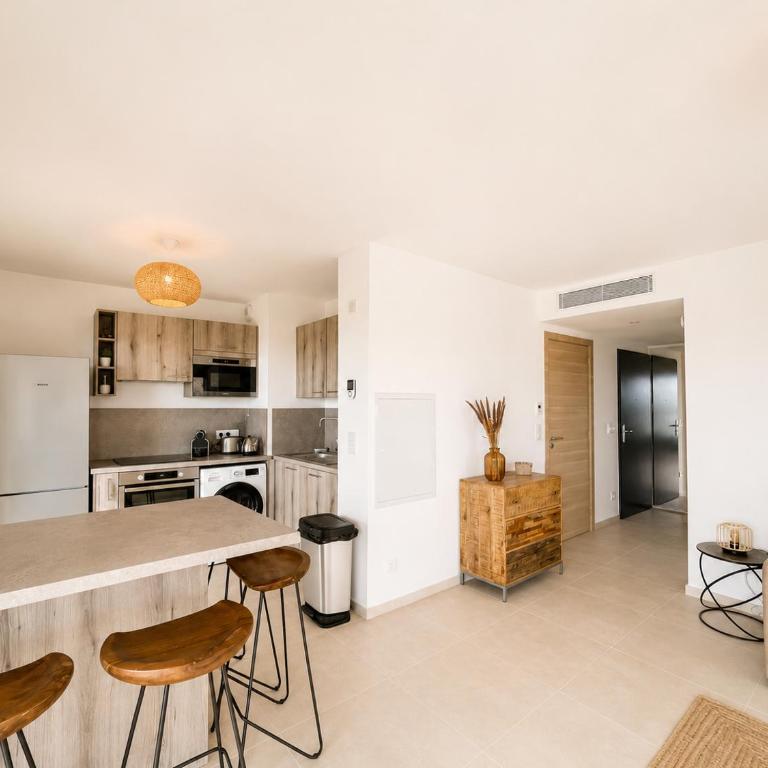 Appartement T2 avec vue mer et citadelle - Apartment mit 1 Schlafzimmer und Meerblick - 3