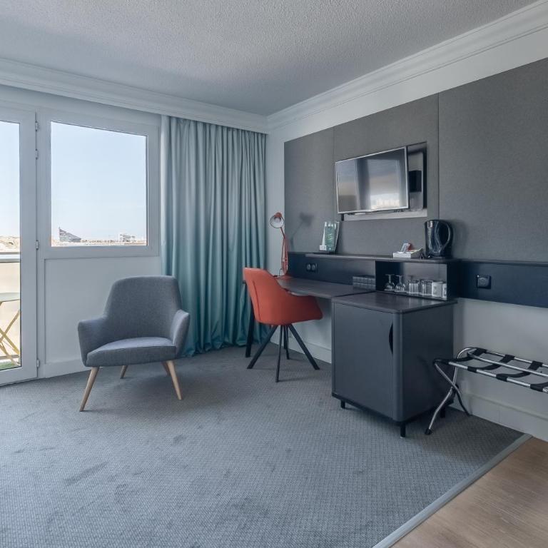Holiday Inn Calais - Centre Car Ferry by IHG - Chambre Lit Queen-Size Premium - Vue sur Port - 1