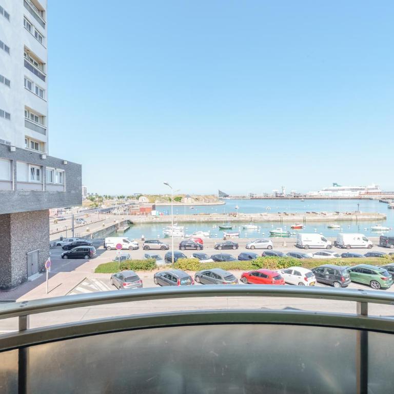 Holiday Inn Calais - Centre Car Ferry by IHG - Chambre Lit Queen-Size Premium - Vue sur Port - 4