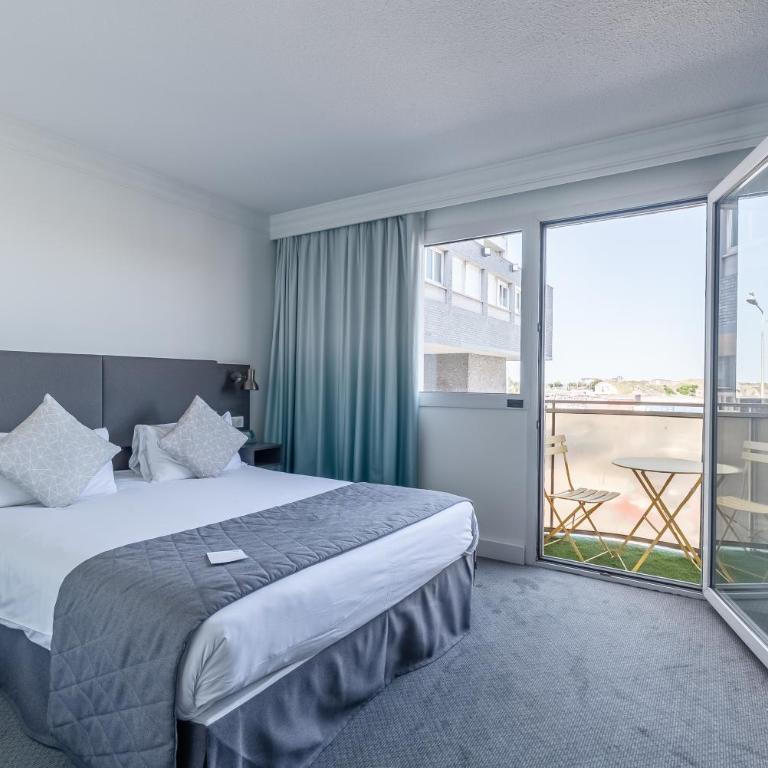 Holiday Inn Calais - Centre Car Ferry by IHG - Chambre Lit Queen-Size Premium - Vue sur Port - 3